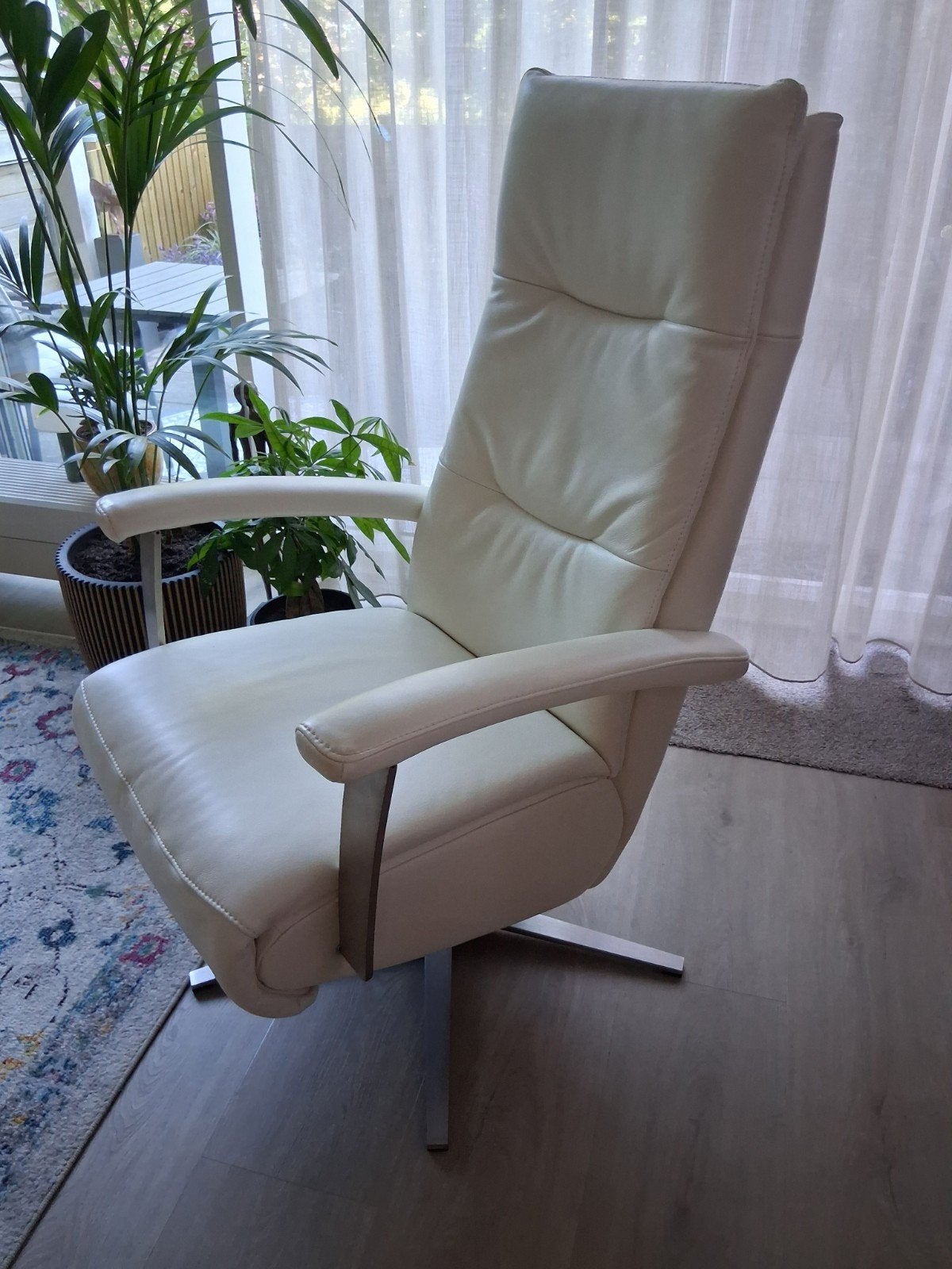Leren fauteuil. Room wit., Huis en Inrichting, Fauteuils, Ophalen, Zo goed als nieuw, 50 tot 75 cm, Leer