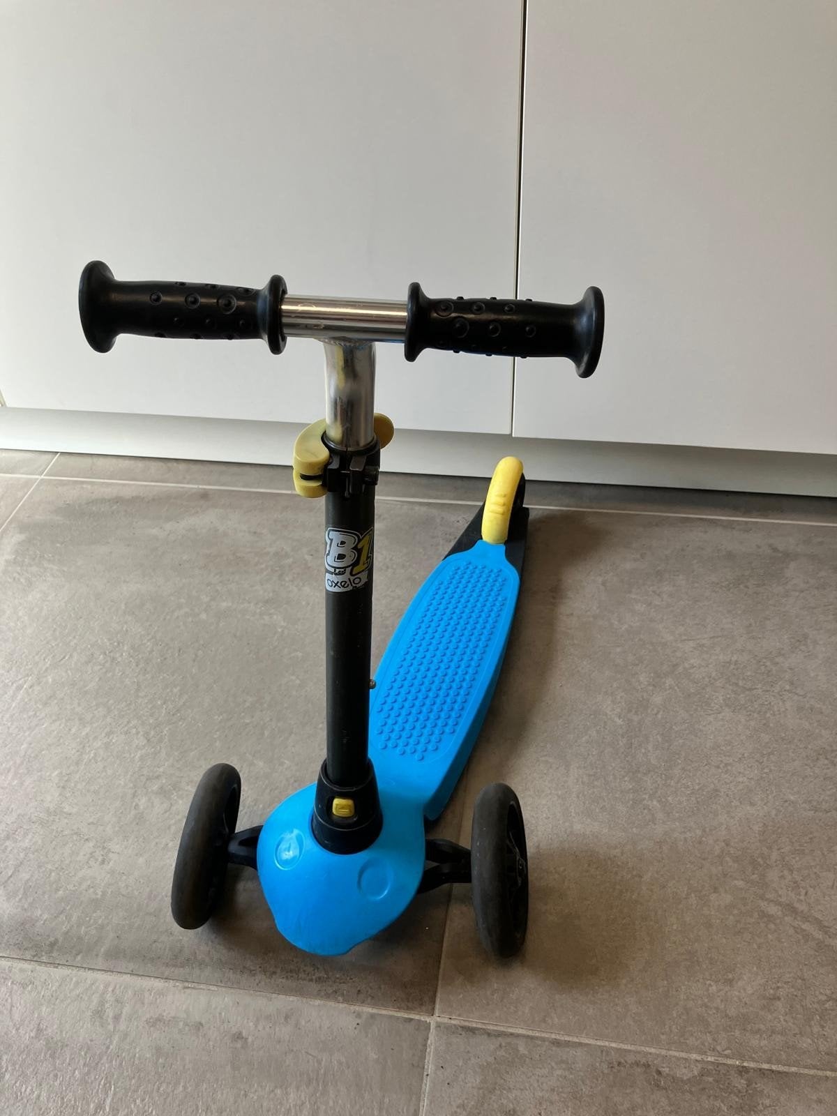 Blauwe Oxelo kinderstep met 3 wielen (tot 20kg), Fietsen en Brommers, Ophalen of Verzenden, Gebruikt, Gewone step, Oxelo (Decathlon)