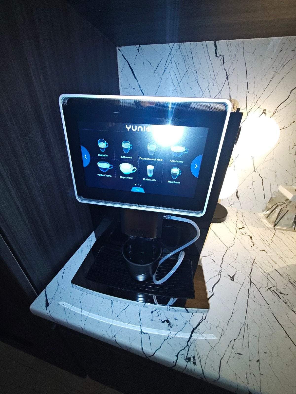 Yunio F10-B volautomatische koffiemachine in nette staat, Ophalen, Afneembaar waterreservoir, Gebruikt, Koffiemachine
