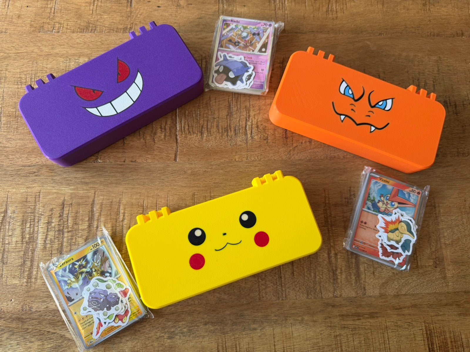 Gengar Charizard Pikachu opbergbakjes + kaarten #pokemon, Ophalen of Verzenden, Zo goed als nieuw, Meerdere kaarten, Foil