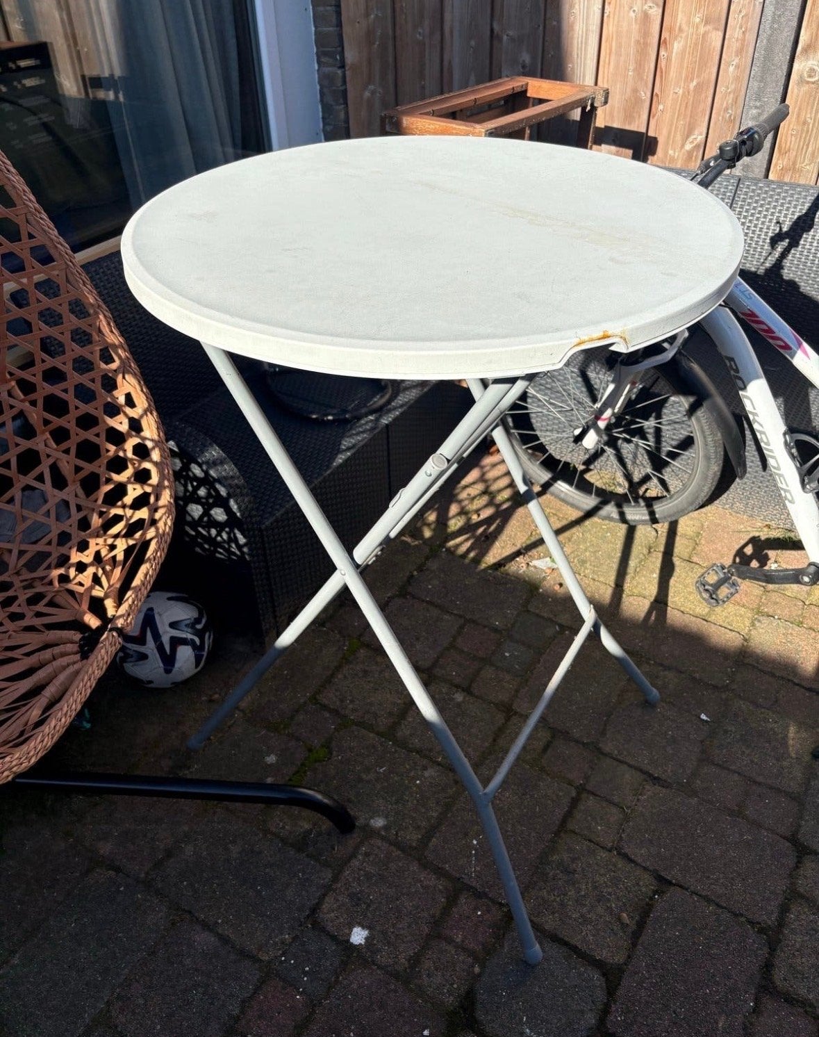 Witte ronde sta tafel  - Ideaal voor tuin of balkon, Ophalen, Gebruikt, Rond, Kunststof