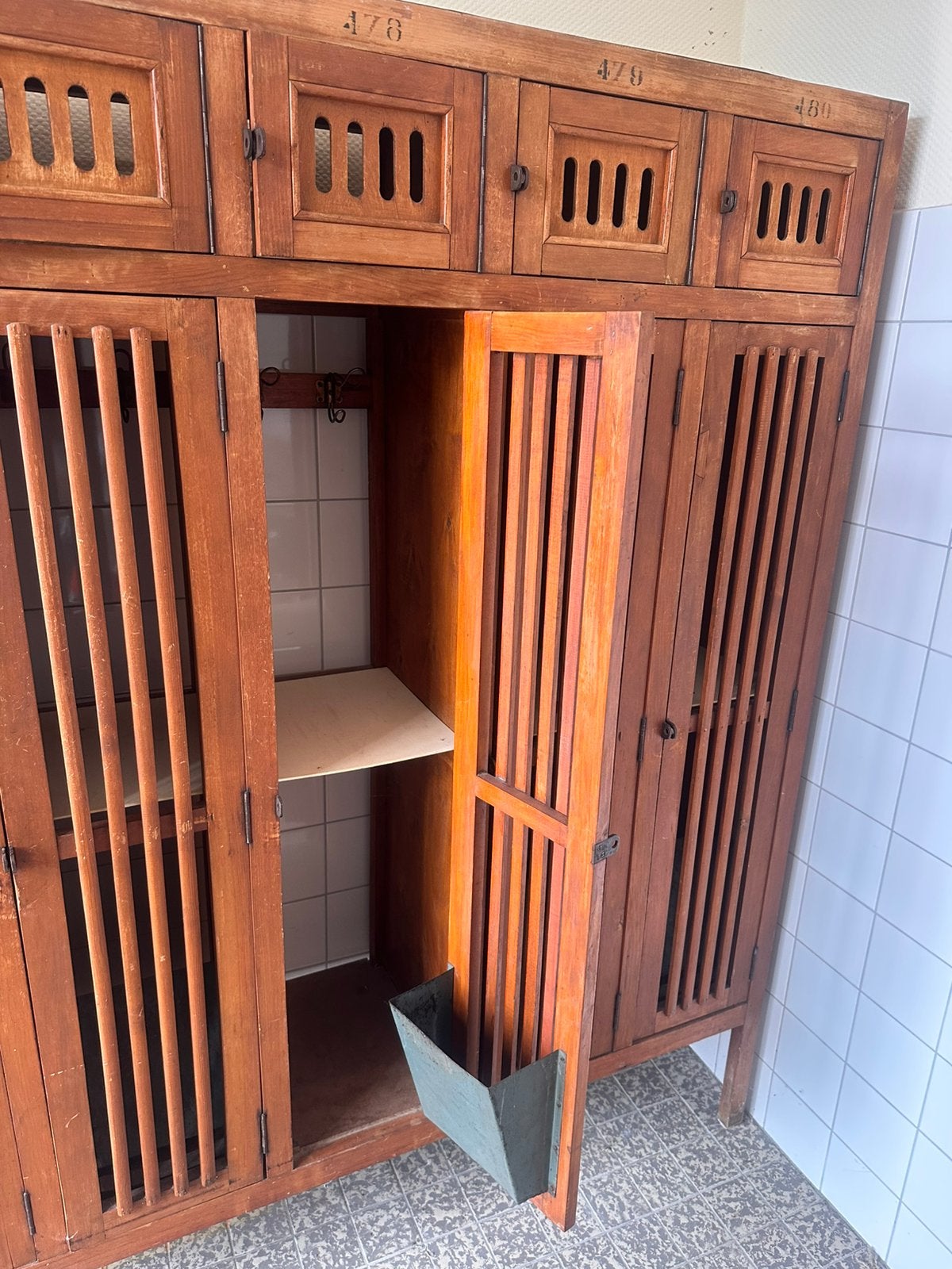 Vintage houten locker /opbergkast met 10 deuren, Antiek en Kunst, Ophalen