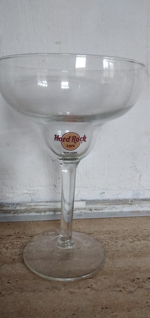 Glazen met opdruk o.a. bierglazen, Ophalen