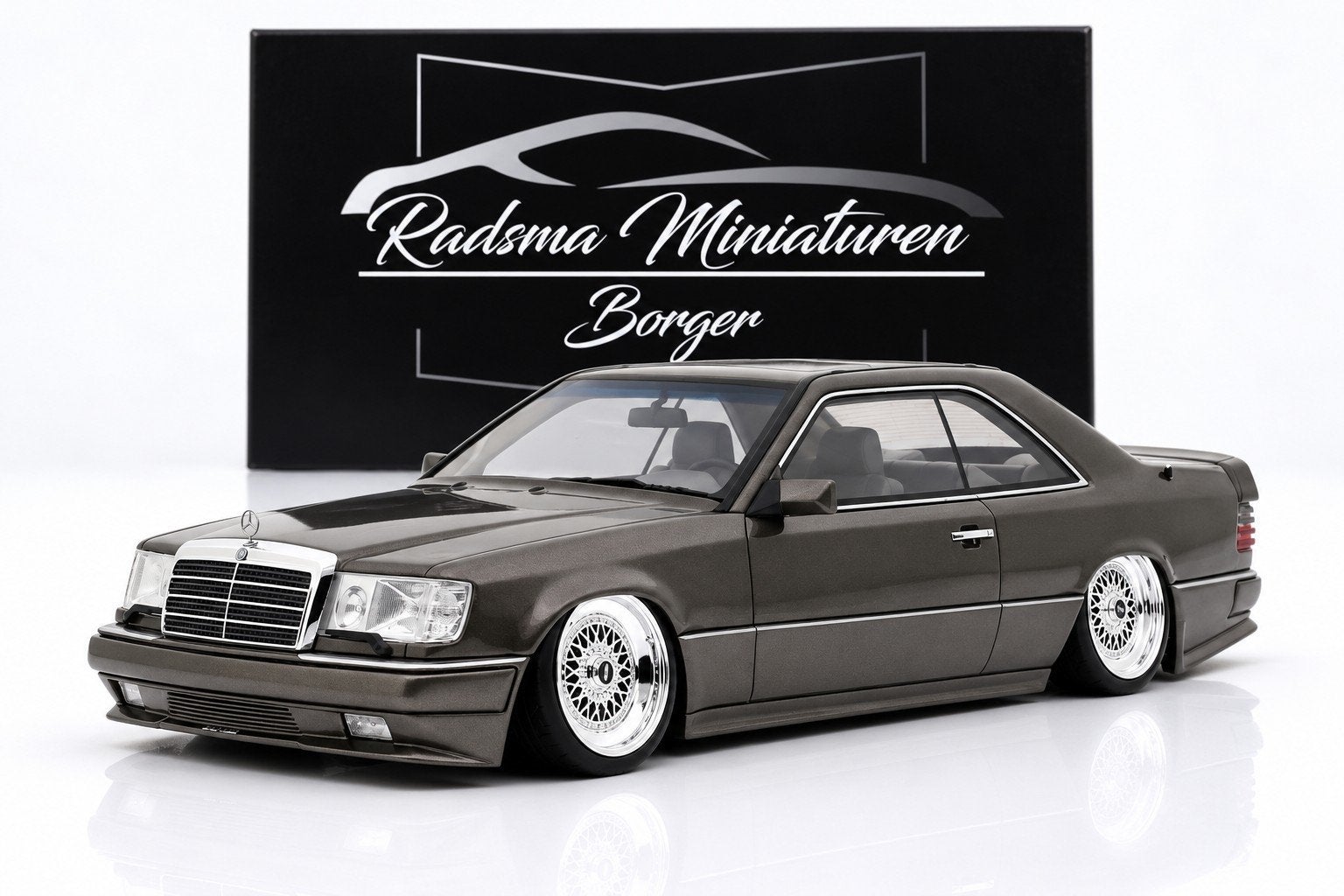 Mercedes-Benz C124 AMG "STANCE" Anthracite grey 1:18 Otto, OttOMobile, Auto, Nieuw
