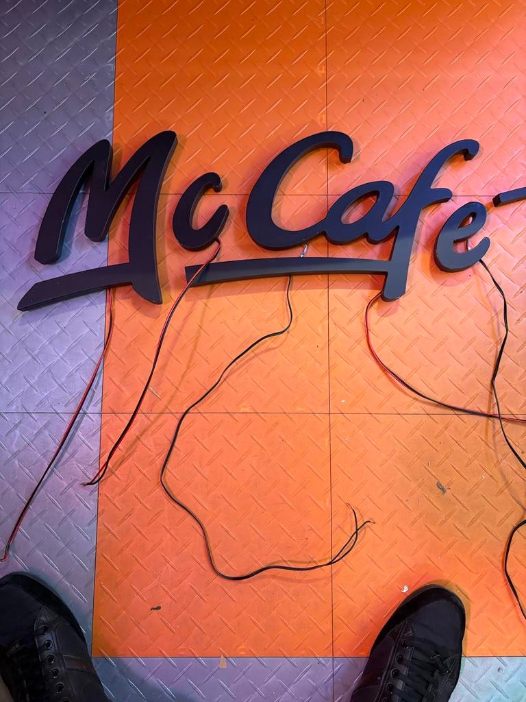 McDonald's McCafé lichtletters met verlichting, Verzamelen, Merken en Reclamevoorwerpen, Verzenden, Gebruikt, Lichtbak of (neon) lamp