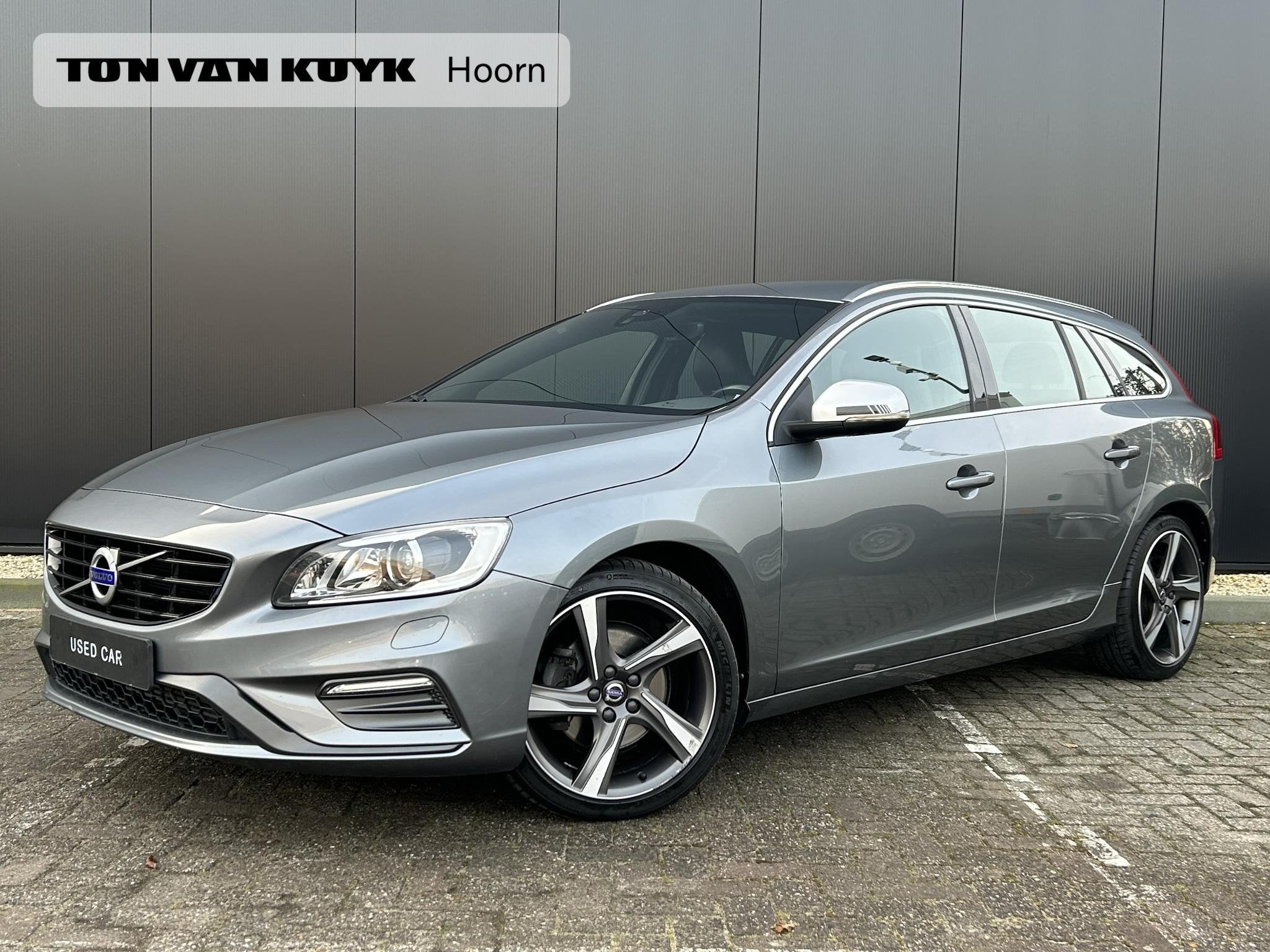 Volvo V60 1.5 T3 R-Design Navigatie / Parkeerverwarming / St, Auto's, Euro 6, 4 cilinders, Origineel Nederlands, 152 pk