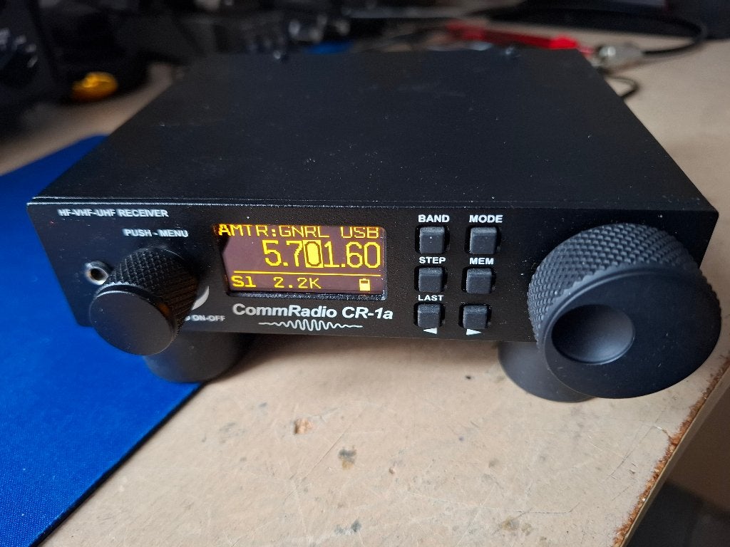 TEKOOP  COMMRADIO  MET HF  VHF  UHF, Telecommunicatie, Zenders en Ontvangers, Ophalen of Verzenden, Zo goed als nieuw, Ontvanger