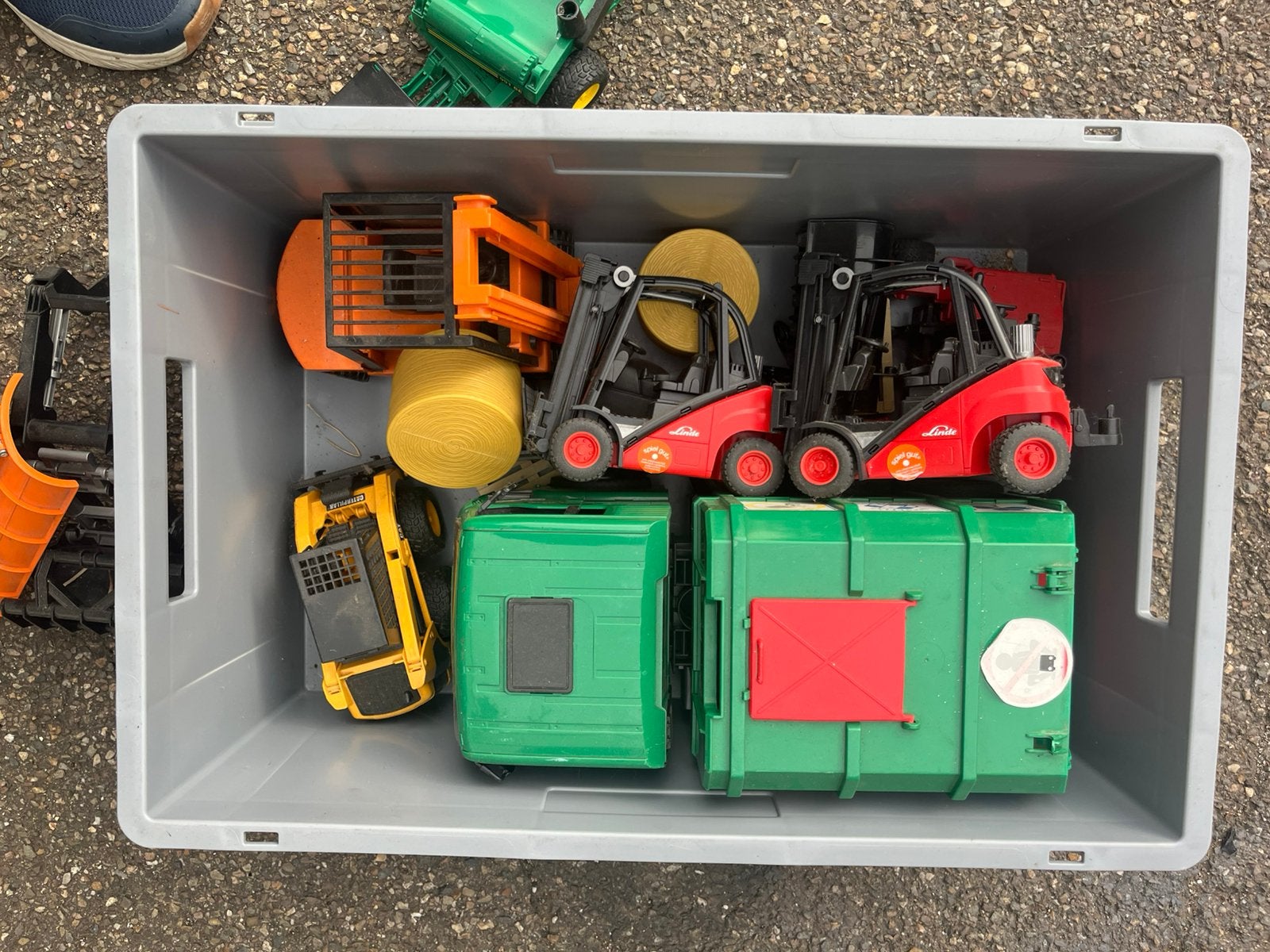 Bruder hele kist vol vrachtwagen graafmachine heftrucks etc, Ophalen, Gebruikt
