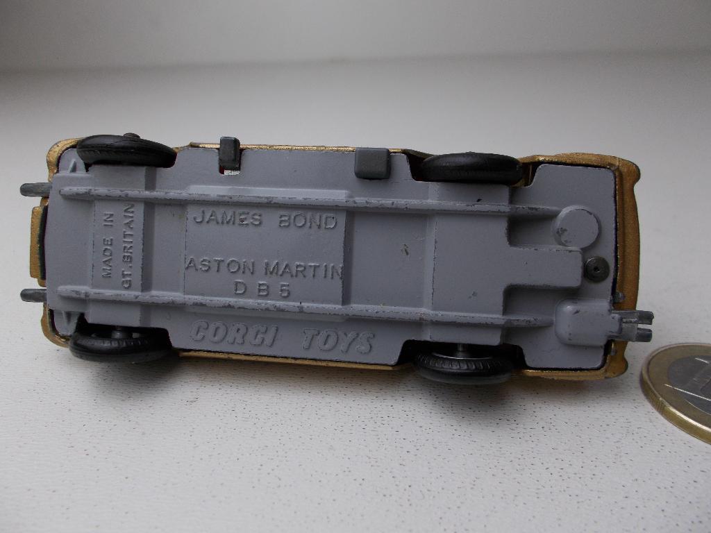 1965 Corgi Toys 261 JAMES BOND ASTON MARTIN DB5 (GOLD), Ophalen of Verzenden, Gebruikt, Auto, Corgi