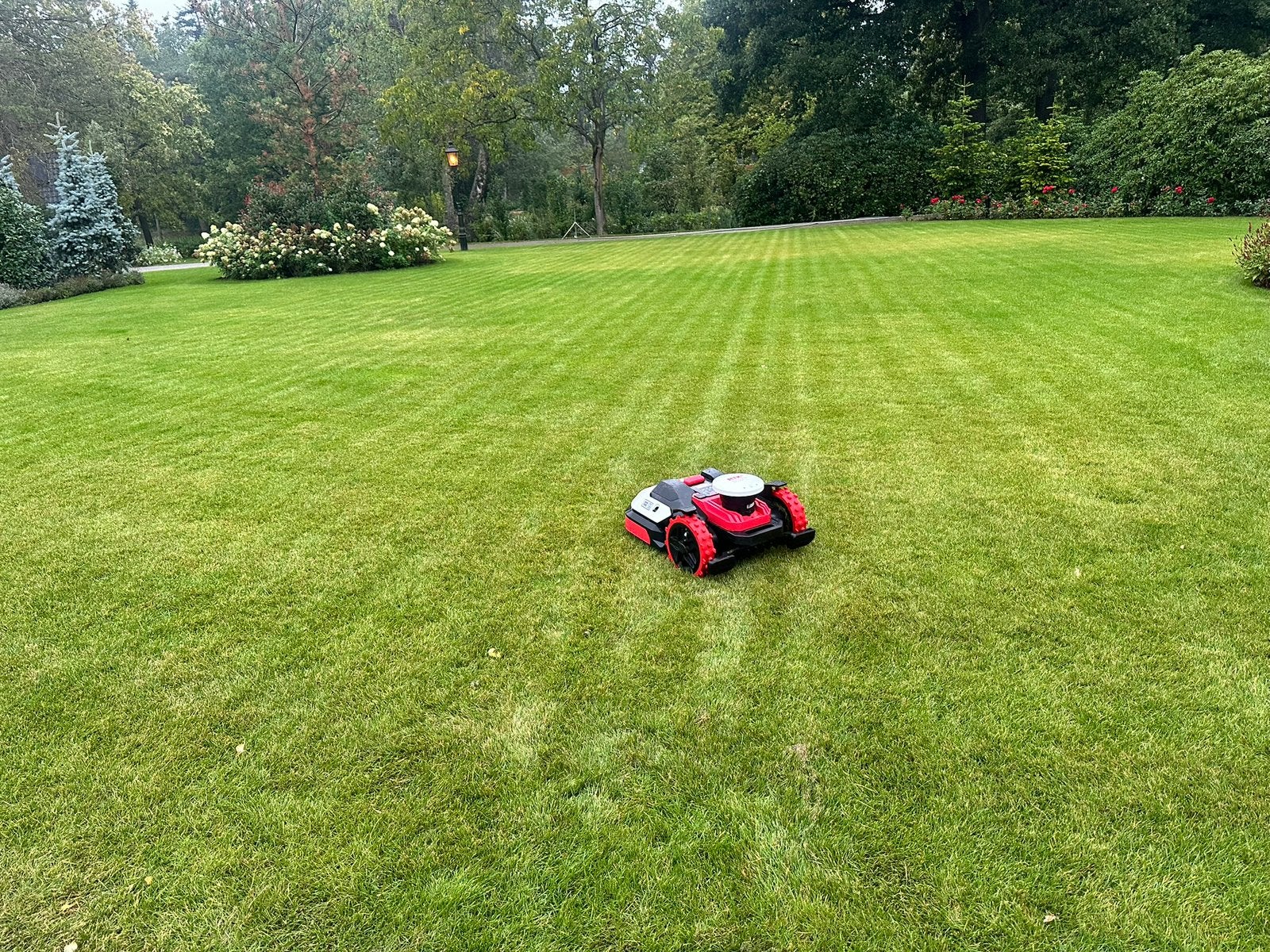 Kress robotmaaier KR174E, 5000m2/48h, Tuin en Terras, Ophalen, Gebruikt, 20 tot 25 cm, Met regensensor