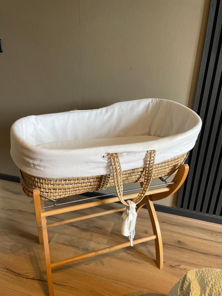 Mooie Moses rotan wiegje met standaard, Kinderen en Baby's, Babywiegjes en Ledikanten, Ophalen, Gebruikt, Wieg