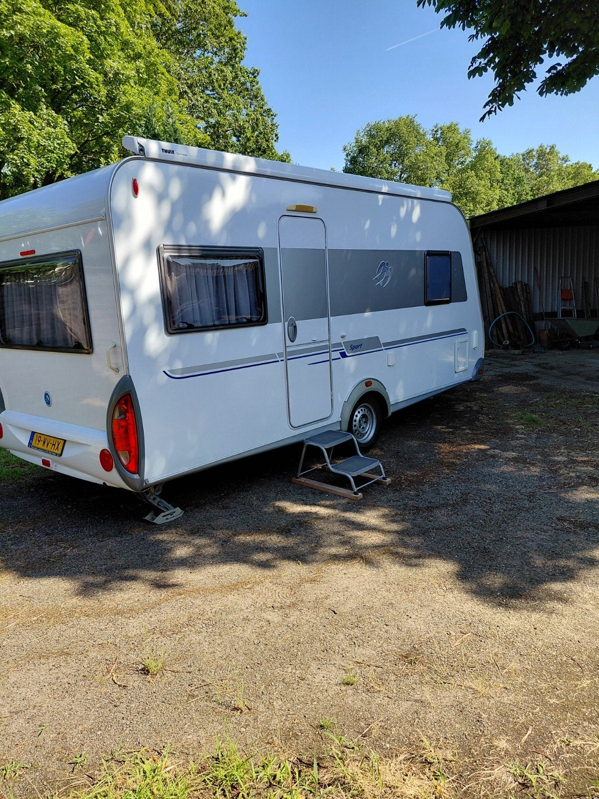 Knaus Sport 450FU- Compacte en complete caravan 2011, Caravans en Kamperen, Vast bed, Rondzit, Particulier, Schokbreker
