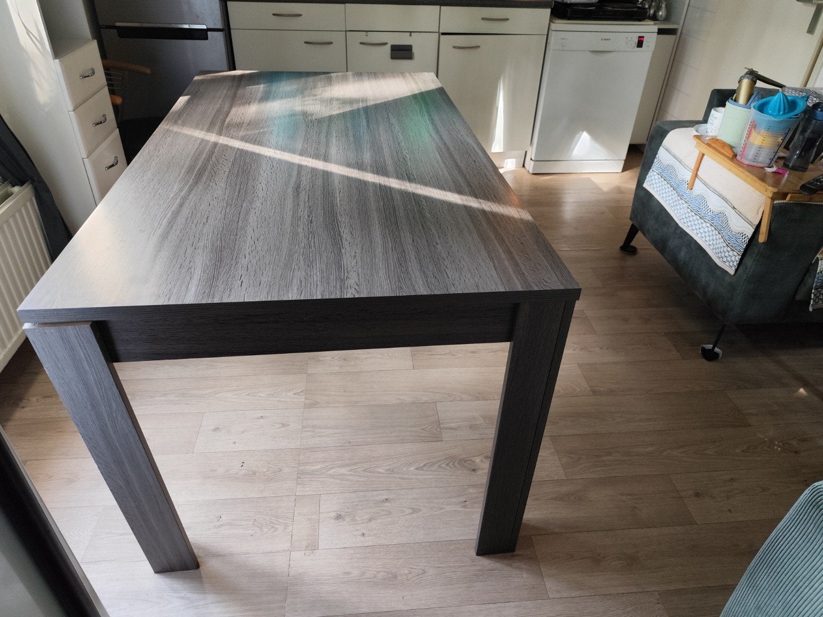 Foto 11 van Uitschuifbare eettafel - Grijs houtnerf - Zo goed als nieuw
