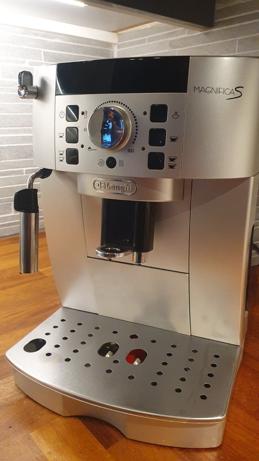 Delonghi magnifica 22110 ecam. Zilvergrijs.