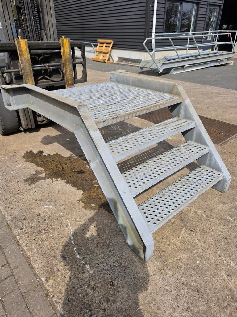 Stalen bordes trap gegalv hoog 0,8mtr nor067, Doe-het-zelf en Verbouw, Ladders en Trappen, Ophalen, 2 tot 4 meter