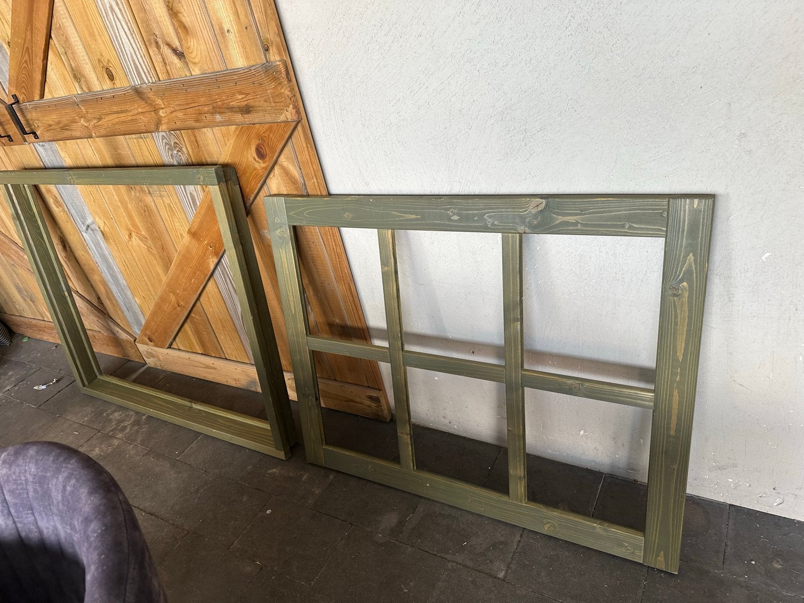 Houten raamkozijn met roedeverdeling, groen geverfd, Doe-het-zelf en Verbouw, Glas en Ramen, Ophalen, Gebruikt, Gevelraam of Ruit