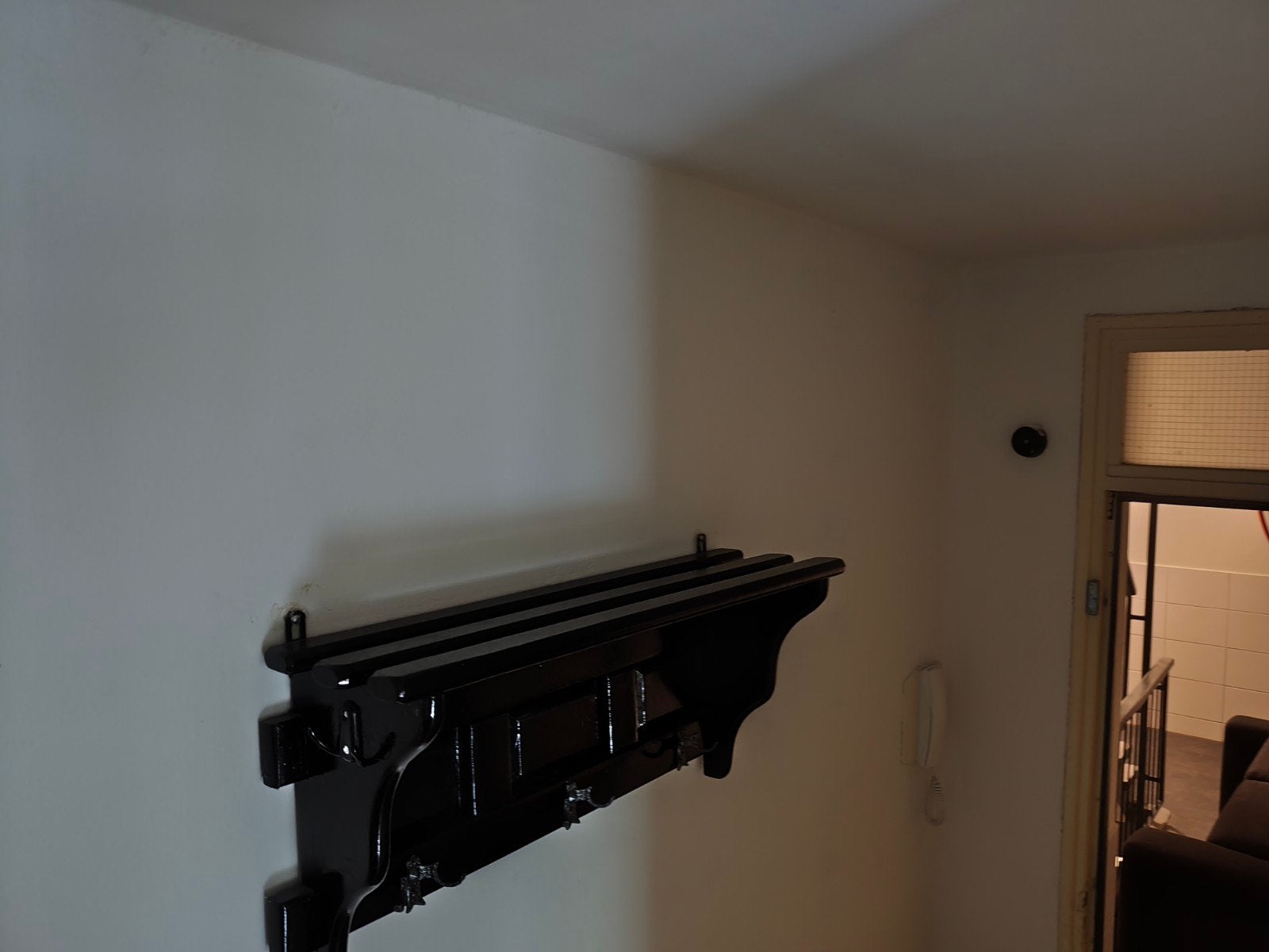 Zwarte wandkapstok met hoedenplank en haken, Gebruikt, Minder dan 100 cm, Hout, Ophalen