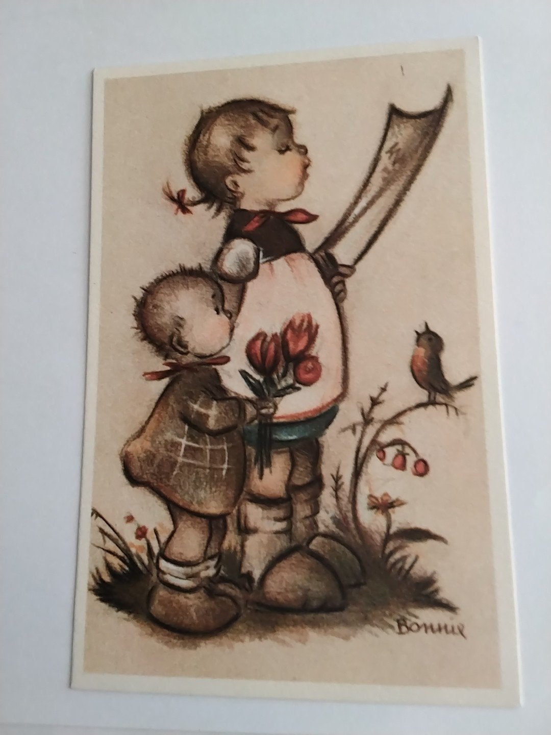 Vintage Bonnie Ansichtkaart: Kinderen met Bloemen en Vogel, Ophalen of Verzenden, 1980 tot heden, Kinderen