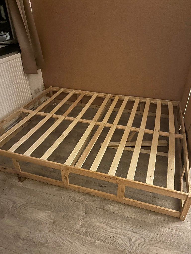 Bedframe - gratis - moet nog uit elkaar gehaald worden, Ophalen, Gebruikt, Tweepersoons, 200 cm