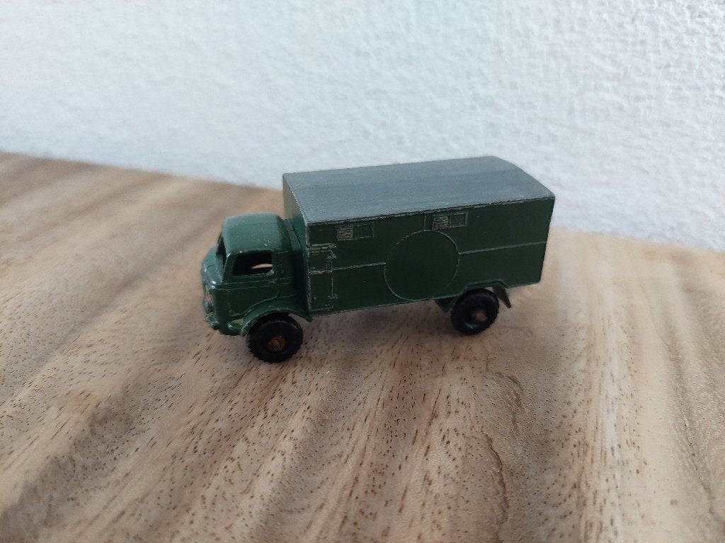 Matchbox series #63 Service ambulance Ford 3 ton 4x4, Gebruikt, Ophalen of Verzenden, Matchbox, Auto