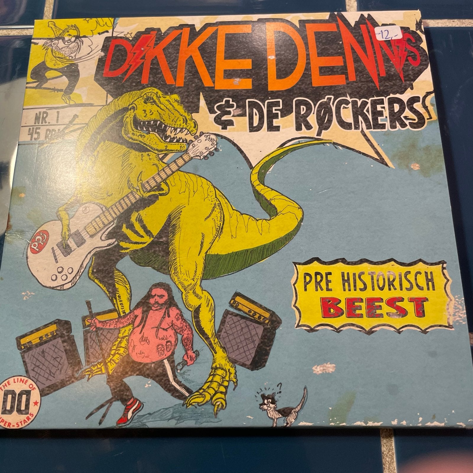 Dikke Dennis & De Rockers - Pre Historisch Beest (Rood Vinyl, 7 inch, Colored vinyl, Ophalen of Verzenden, Zo goed als nieuw