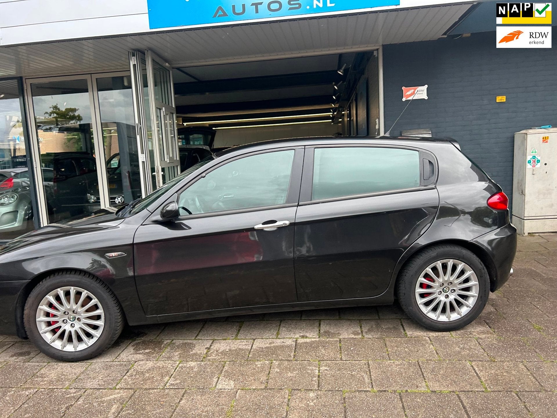 Alfa Romeo 147 2.0 T.Spark Distinctive Leder/Clima/Navi/Lm v, Voorwielaandrijving, Stof, Gebruikt, Zwart