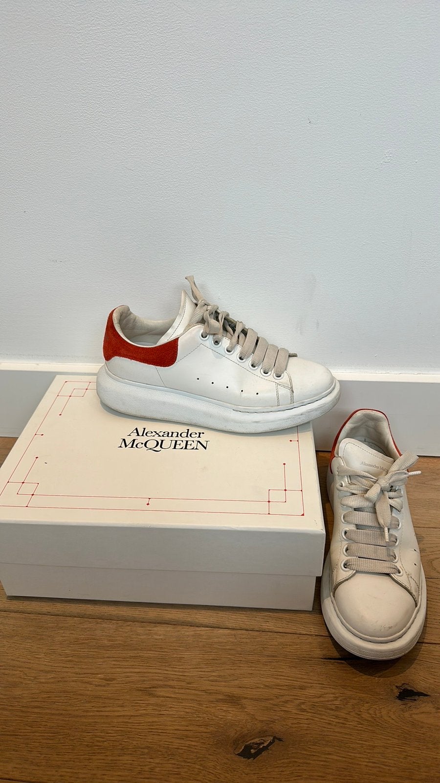 Alexander mcqueen wit met rood sneakers maat:39, Ophalen, Zo goed als nieuw, Wit, Sneakers of Gympen