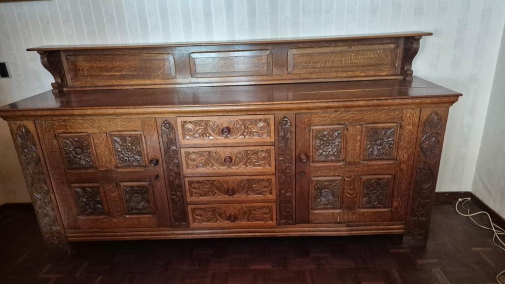 Antiek eiken dressoir met rijk houtsnijwerk, Huis en Inrichting, Gebruikt, Met deur(en), 150 tot 200 cm, Eikenhout
