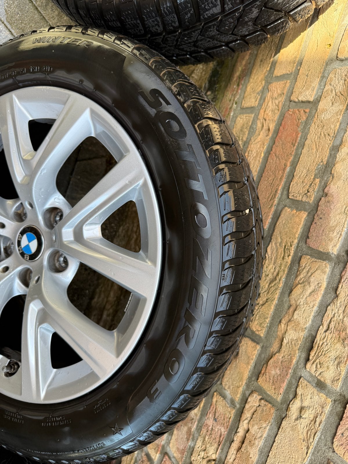 BMW 17 inch velgen Pirelli winterbanden, Auto-onderdelen, Banden en Velgen, Ophalen, Gebruikt, Banden en Velgen, 17 inch