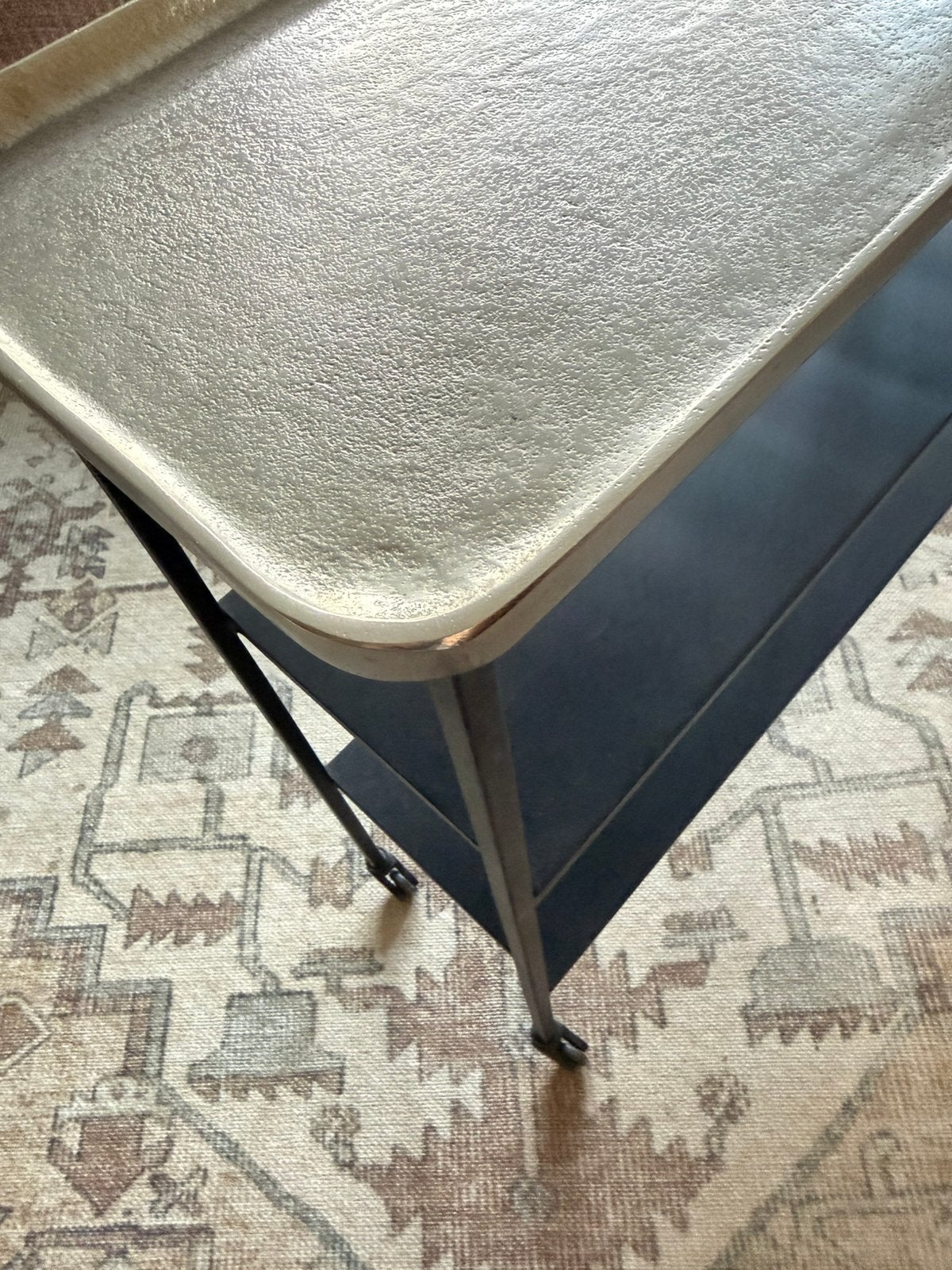 Smalle bijzettafel met wieltjes, Ophalen, Gebruikt, 50 tot 100 cm, Metaal