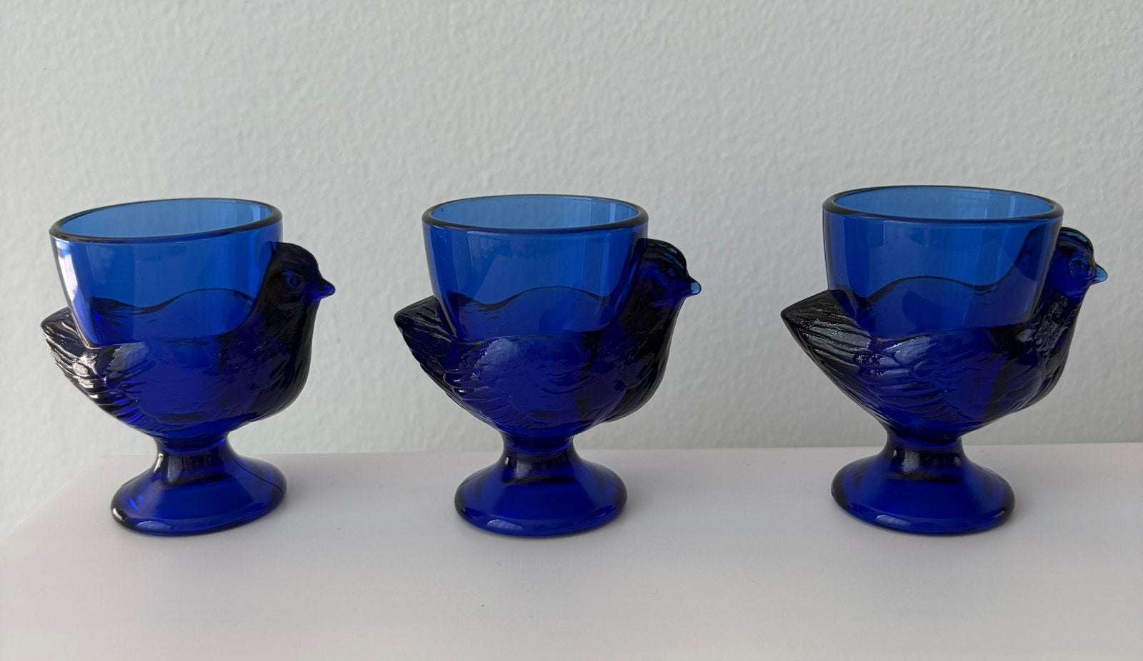 3 vintage Luminarc kobaltblauwe glazen kip eierdopjes, Ophalen of Verzenden, Glas, Overige stijlen, Glas of Glazen