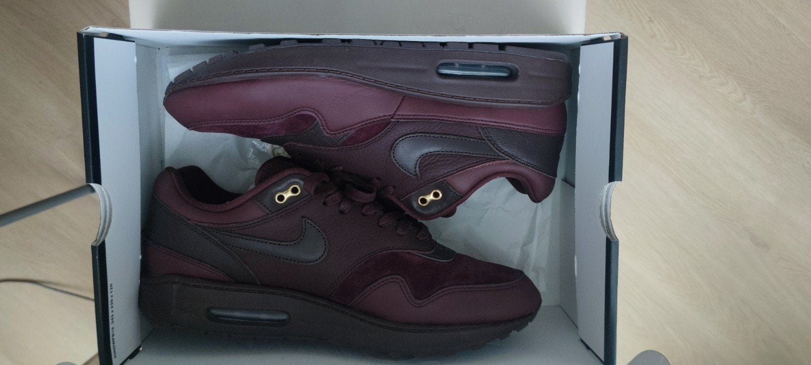Nike Air Max 1 '87 NBHD Burgundy Crush - Maat 45.5, Ophalen, Overige kleuren, Nike, Nieuw