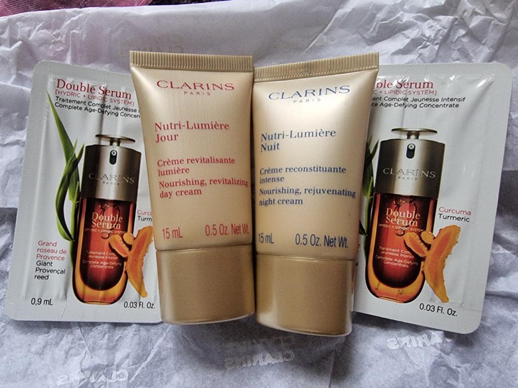 Clarins Nutri-Lumiere dag -en nacht creme 2x 15 ml Nieuw, Verzenden, Nieuw, Gehele gezicht