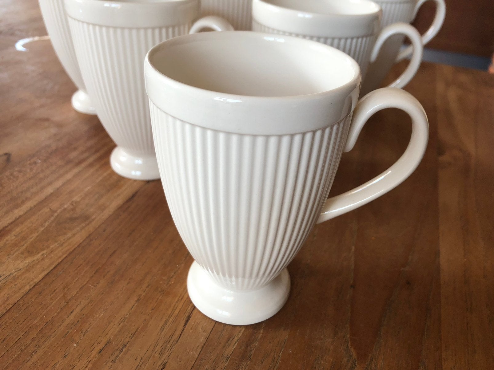 Wedgwood windsor 6 mokken/bekers op voet, Huis en Inrichting, Keuken | Servies, Ophalen of Verzenden, Zo goed als nieuw, Porselein