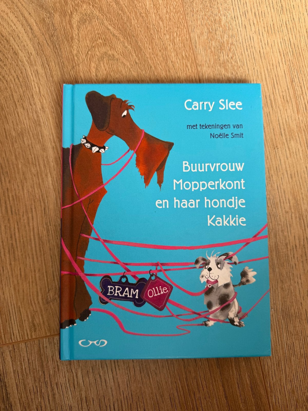 Buurvrouw Mopperkont en haar hondje Kakkie - Carry Slee, Boeken, Ophalen, Gelezen, Fictie algemeen