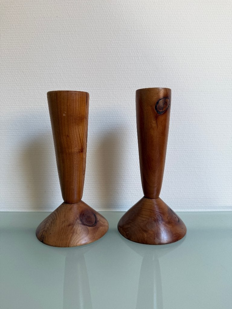 Set van twee handgemaakte hardhouten kandelaren, 19 cm, Gebruikt, Ophalen of Verzenden, Kandelaar