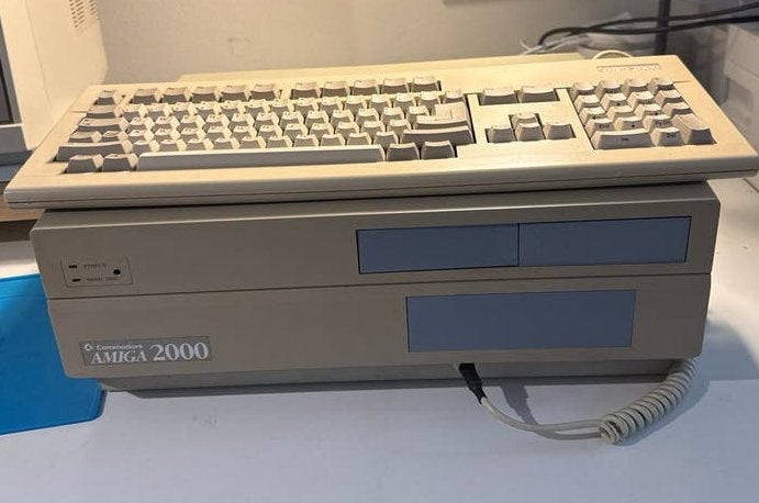 Amiga 2000 met toetsenbord - Voor reparatie/onderdelen, Computers en Software, Ophalen of Verzenden