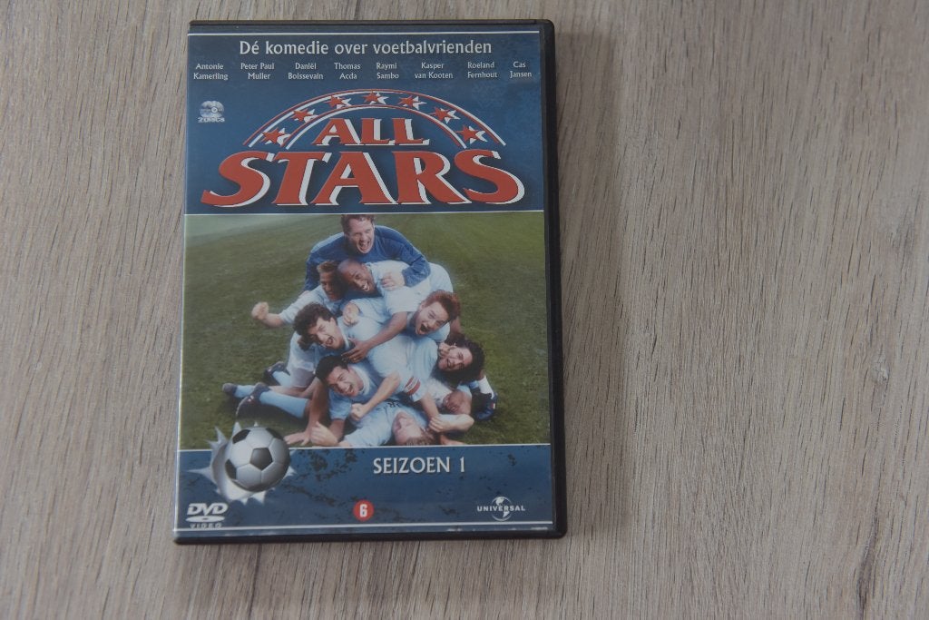ALL STARS DE KOMEDIE OVER VOETBALVRIENDEN 2DVDbox SEIZOEN 1, Vanaf 6 jaar, Verzenden, Zo goed als nieuw, Overige genres