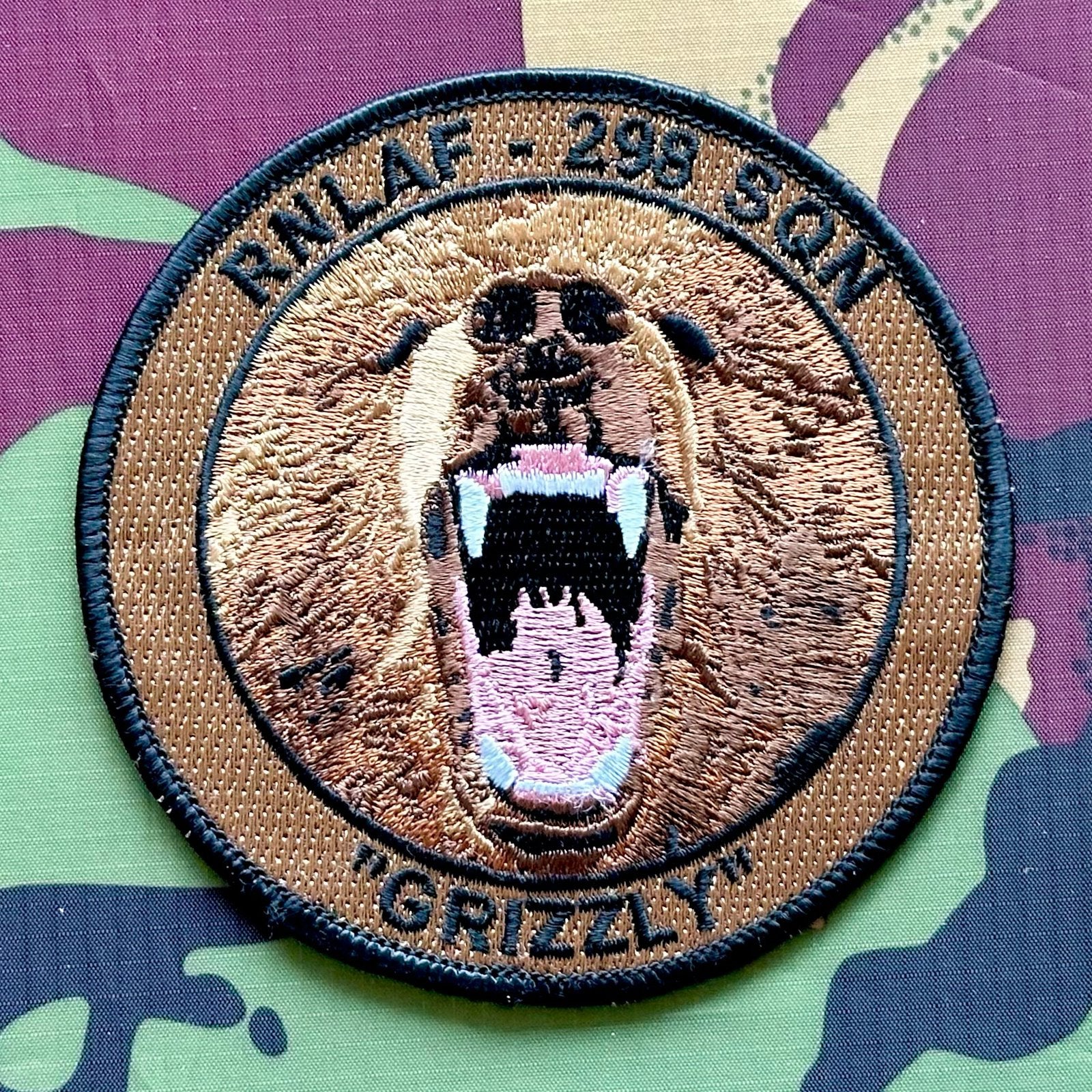 Patch RNLAF 298 SQN Grizzly, Verzamelen, Ophalen of Verzenden, Luchtmacht, Nederland, Embleem of Badge