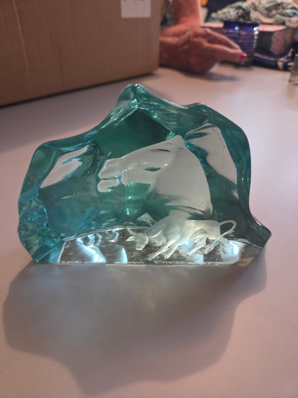 Glazen sculptuur van stier. 15 euro, Glas, Blauw, Handgemaakt, Ophalen of Verzenden