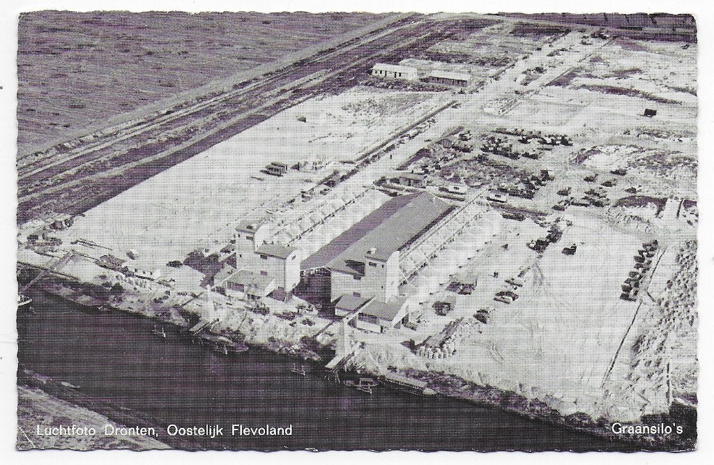 Dronten Graansilo's Ongelopen Ansichtkaart ( B7742 ), Ophalen of Verzenden, 1960 tot 1980, Ongelopen