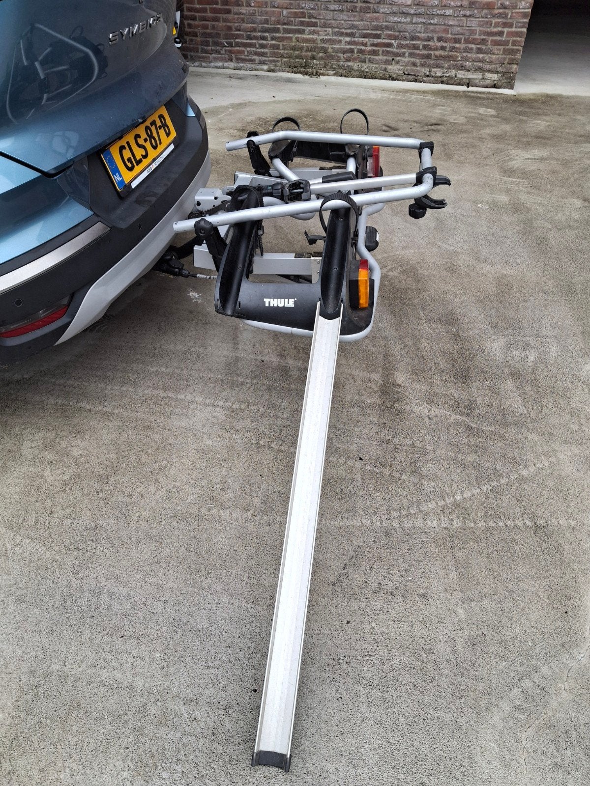 thule ep 916  oprijgoot 60 kilo draagvermogen, Ophalen, Zo goed als nieuw, Trekhaakdrager