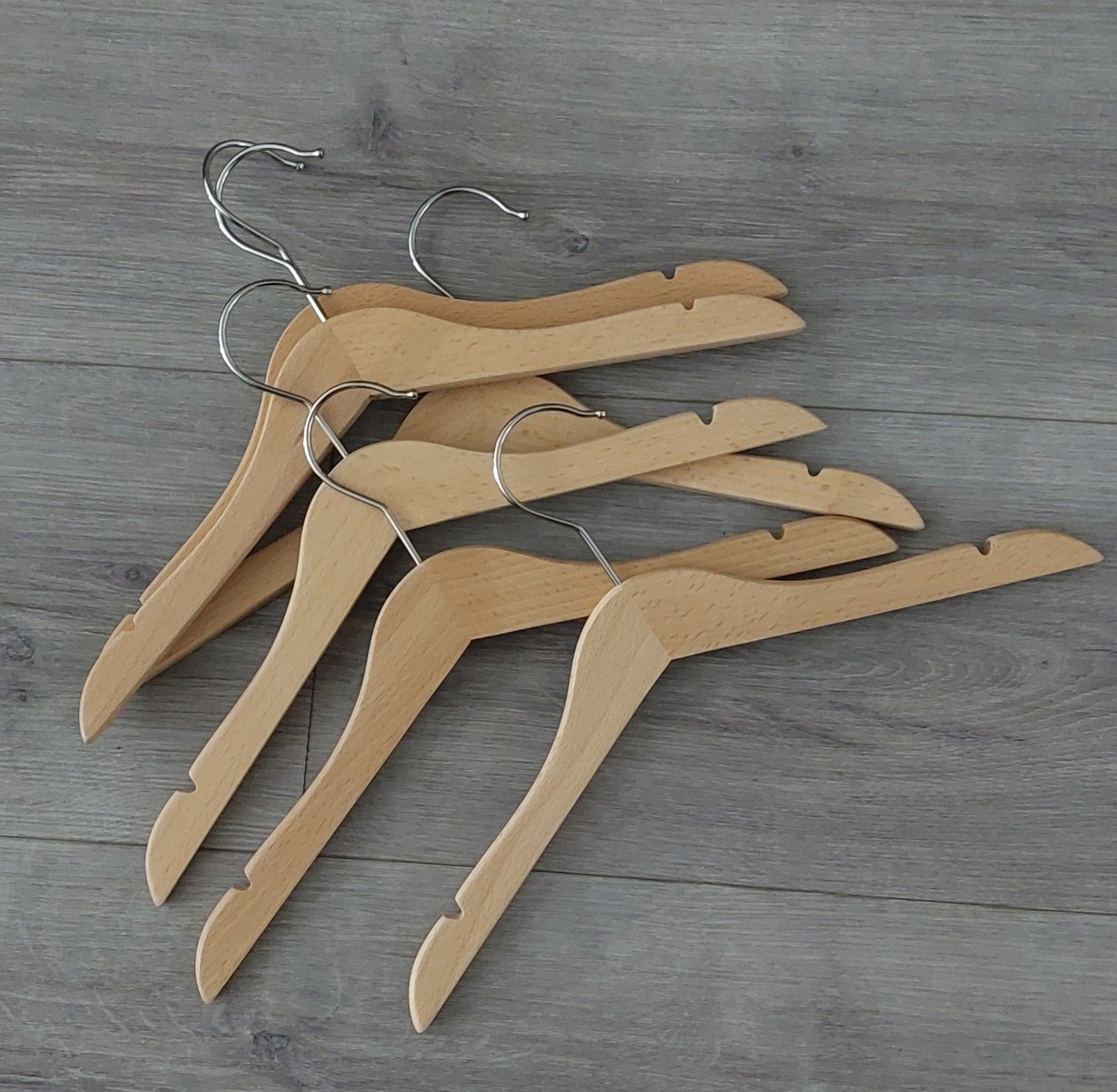 6 houten kinder kledinghangers, Ophalen of Verzenden, Jongen of Meisje