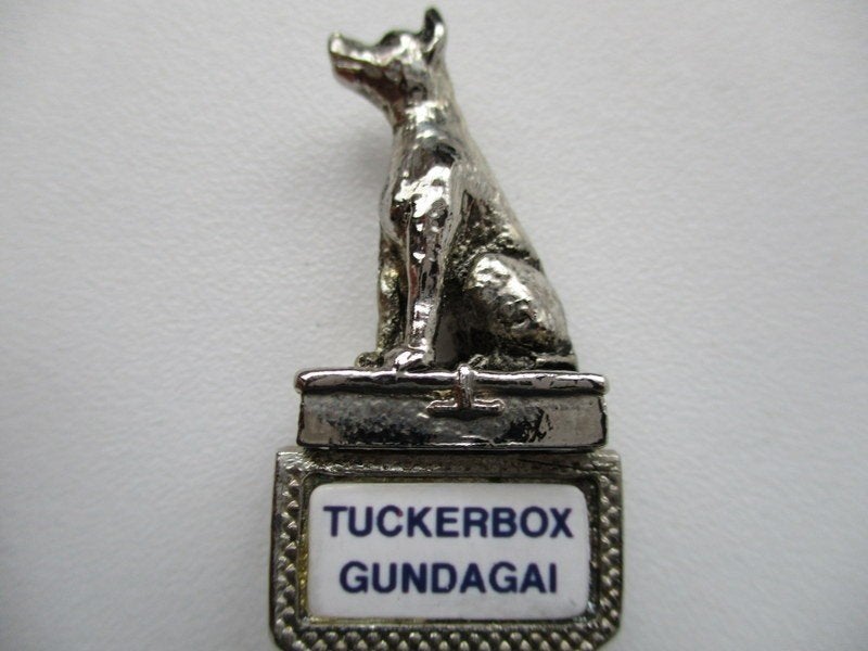AUSTRALIE GUNDAGAI monument met hond , TUKKERBOX, Verzenden