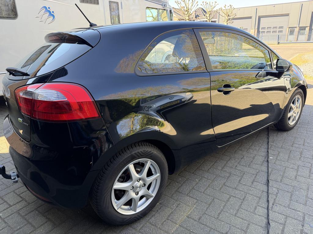 Kia Rio 1.2 CVVT Comfort Pack trekhaak .sportvelgen ., Auto's, Euro 5, Start-stop-systeem, 4 cilinders, Zwart