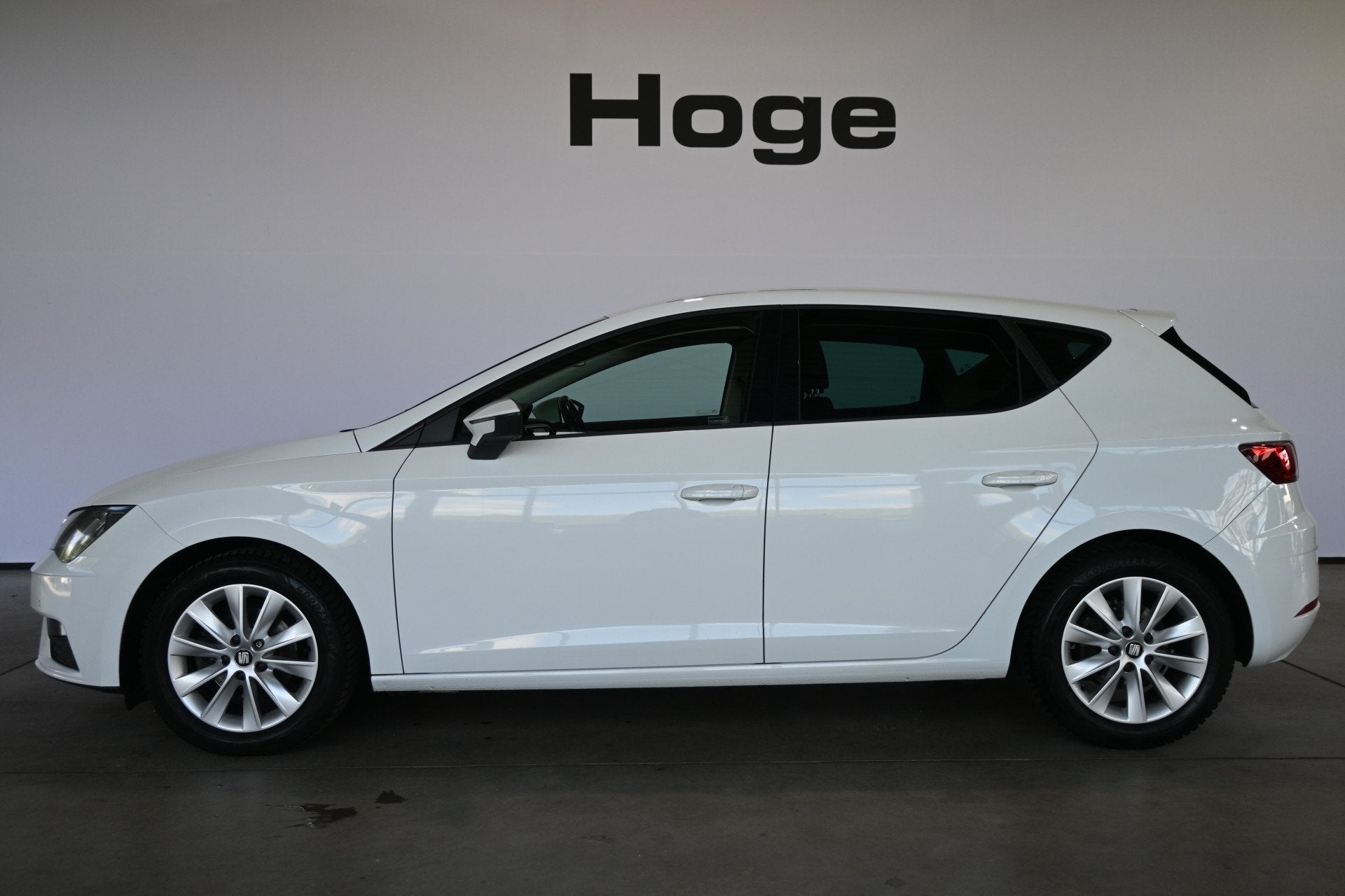 SEAT Leon 1.0 EcoTSI Automaat Style Business Intense Clima C, Auto's, Dealer onderhouden, Stof, Gebruikt, Met garantie (alle)