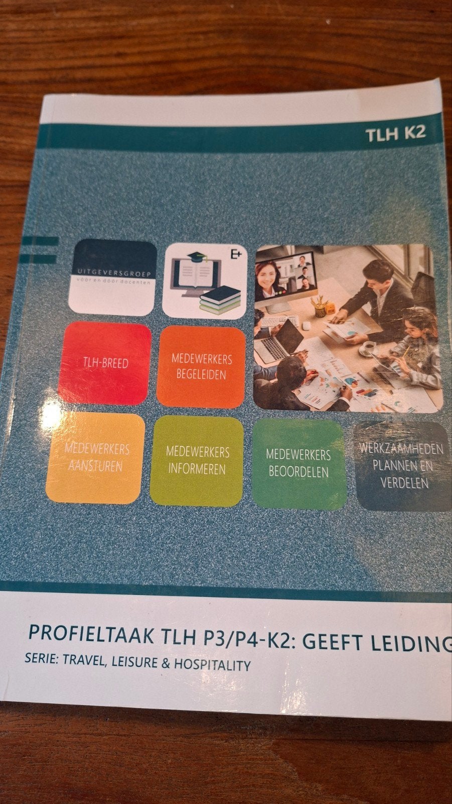 Profieltaak TLH P3/P4-K2: Geeft Leiding, Ophalen of Verzenden, Zo goed als nieuw, MBO, Uitgeversgroep