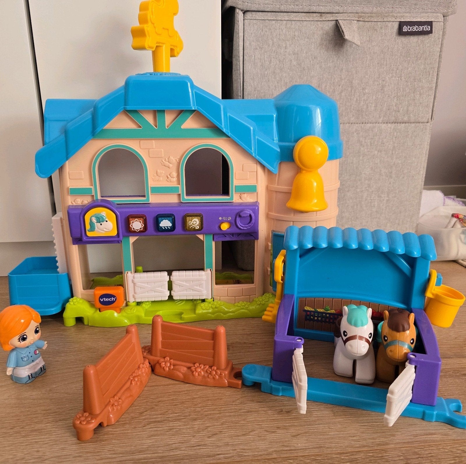 VTech Speelhuis met paarden en figuur, Ophalen of Verzenden, Gebruikt, 2 tot 4 jaar