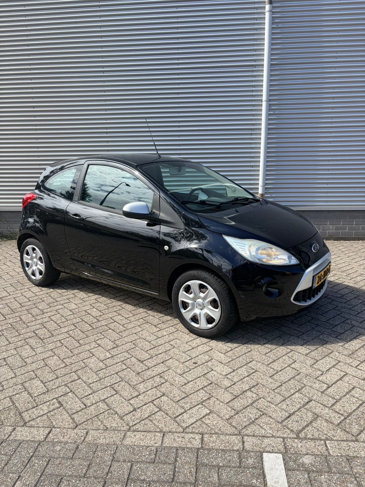 Ford Ka 1.2 51KW 2009 Zwart LAGE KM STAND, Voorwielaandrijving, 1242 cc, 4 cilinders, 4 stoelen