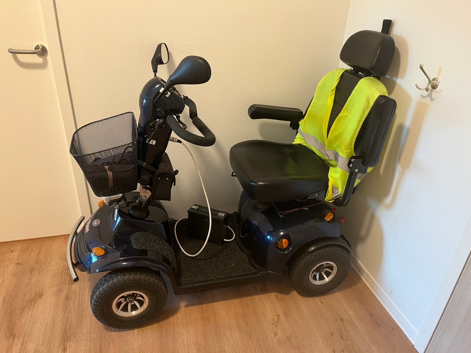 Zeer goed onderhouden Scootmobiel Mango Tiger 4, Ophalen, Zo goed als nieuw, 16 km/u of meer, Mango